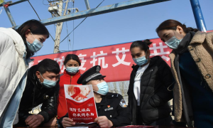 世界艾滋病日 民警为爱宣传