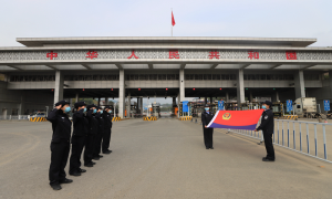 龙邦出入境边防检查站组织新招录民警开展边境实践见学活动