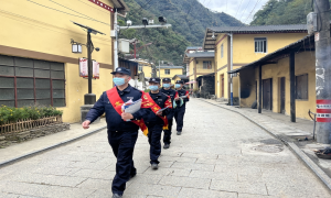 把党的十九届六中全会精神送入群众心田