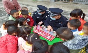 禁毒宣传进校园 守护“少年的你”