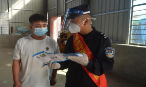 把群众放在心头 把实事做进心坎