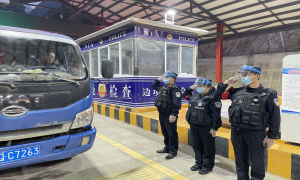 坚守岗位只为守护一方平安