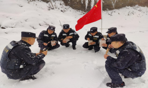 迎风雪踏查 护边境安宁
