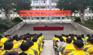 宪法宣传进校园 全民普法在心中