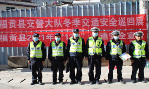 石月亮所联合交警开展冬至道路交通安全整治行动