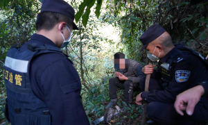 独龙江边境派出所在巡逻中查获一名涉嫌捕杀野生动物人员