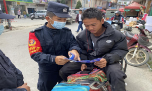 子里甲边境派出所持续开展防范电信诈骗宣传工作