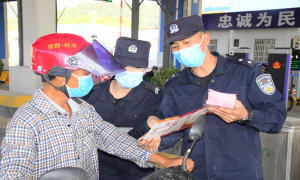 让宪法的阳光照进群众心中