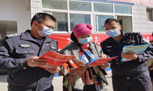 “出摊”啦! 向宪法“表白”从村寨开始