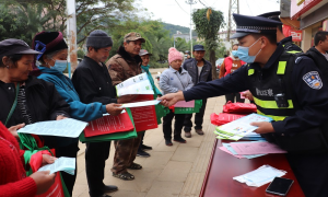 半坡边境派出所开展宪法宣传系列活动 群众乐享普法大餐