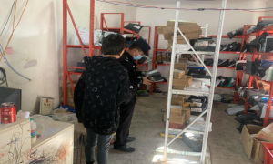 上江边境派出所扎实开展物流寄递业检查
