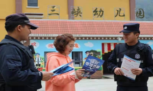 石月亮边境派出所在“我为群众办实事”中践行“为人民服务”的根本宗旨