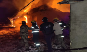 民警救火显真情 冬季防火需牢记