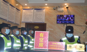 闪烁的警灯 暖暖的温情