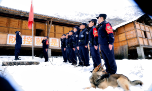 雪来了，他们依旧坚守在峡谷