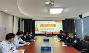 宪法宣传正当时 边检民警普法忙