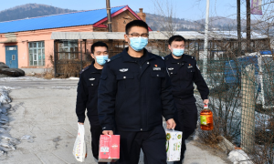 凉水边境派出所开展节前慰问活动