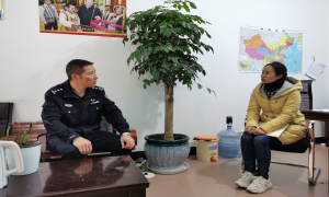石月亮边境派出所积极向驻地党委政府汇报工作