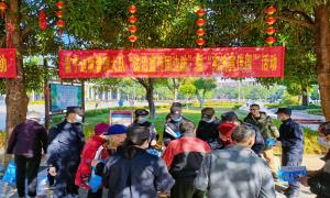 广场宣传让宪法“热”起来