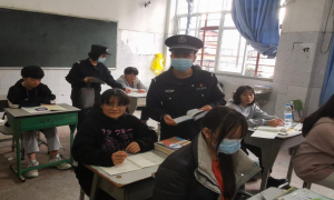 河口城关边境派出所反恐宣传进校园