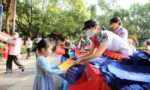 让法治文化之花绽放茶城边境——云南普洱边境管理支队持续唱响法治为民昂扬旋律