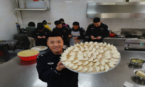温暖冬至 情暖民警