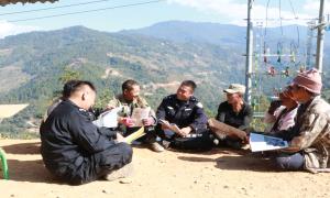大山里“背”出的警民深情