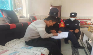 子里甲边境派出所主动架起“连心桥”上门服务暖民心