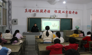 天保出入境边防检查站董干分站宪法宣传进校园
