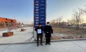 边境民警为民服务 获得老百姓的赞誉