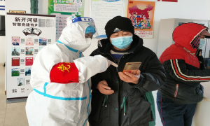 抗击疫情 夫妻齐上阵