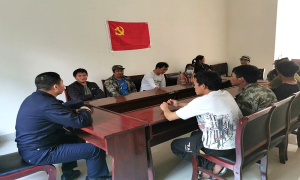 开门纳谏听民意 警民共筑平安村