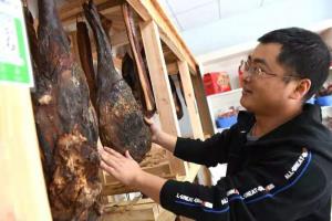 俩小伙让家乡“小汉口”腊肉香飘大武汉