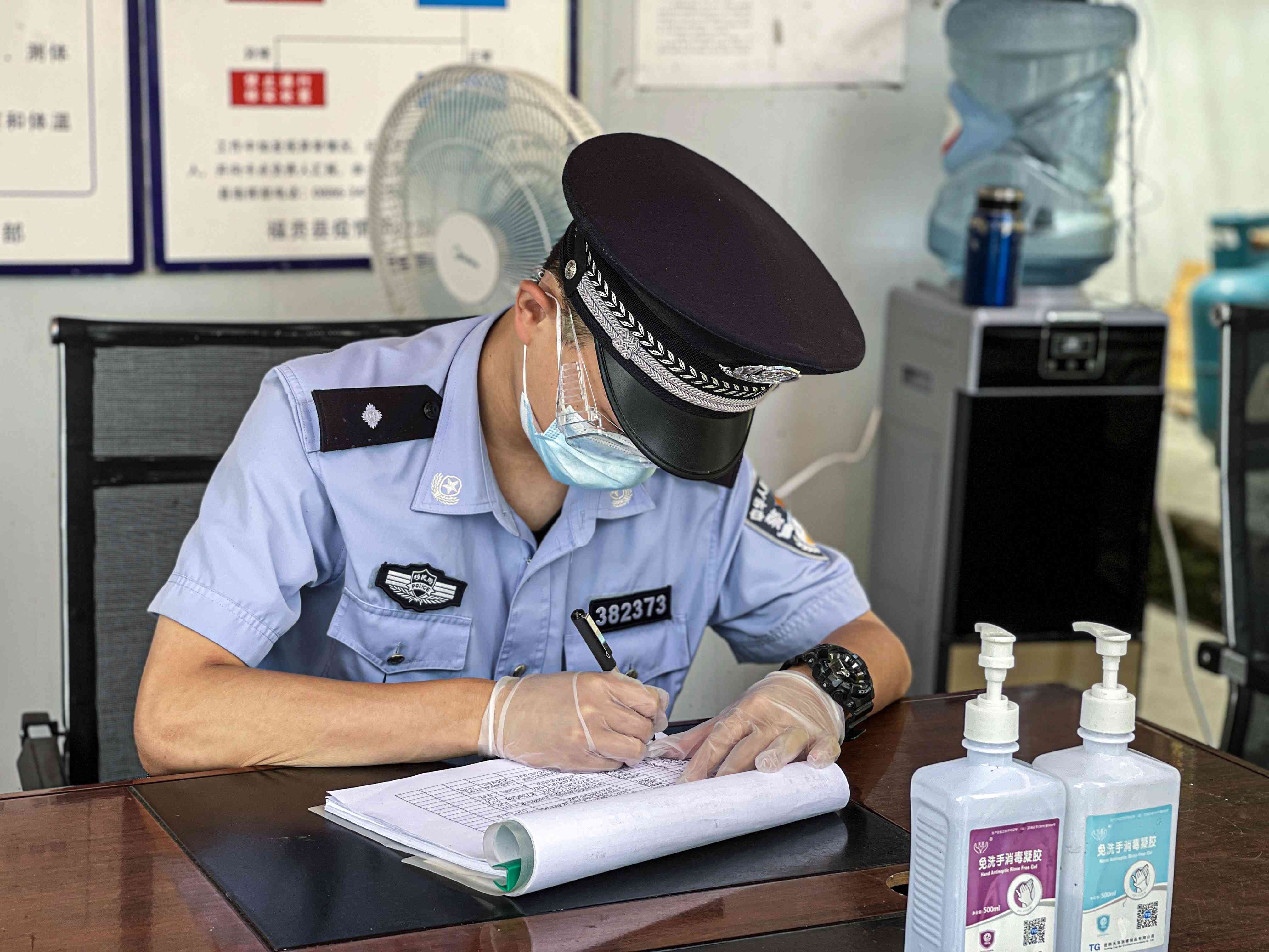 图为邓永东登记人员信息.jpg 图为邓永东登记人员信息.jpg