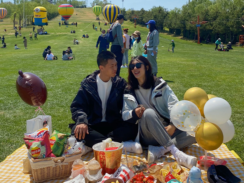 5.民警刘鹏宇与女友合照.jpg 5.民警刘鹏宇与女友合照.jpg