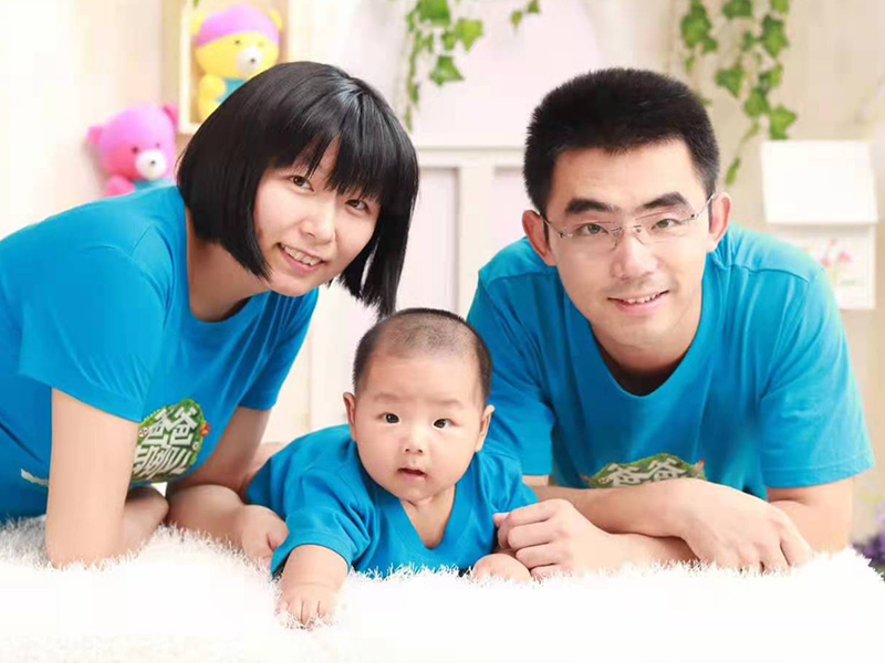 3.民警周菁与丈夫合照.jpg 3.民警周菁与丈夫合照.jpg