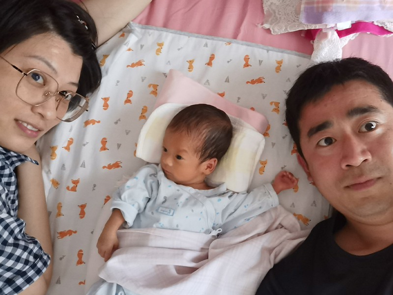 2.民警张景敏与妻子合照.jpg 2.民警张景敏与妻子合照.jpg