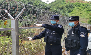 疫情一线结缘 医警夫妻携手再战“疫”