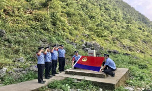 跨千山万水  守边境国门