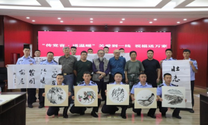 塔克什肯出入境边防检查站开展“传党音·送温暖”关爱到一线 祝福送万家送墨活动