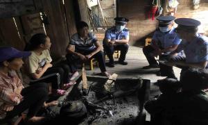 云南怒江移民警察身体力行维护民族团结