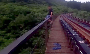 男子受挫欲轻生 民警耐心劝解化险情