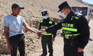 阿里科加边境派出所强化社会面巡逻管控 筑牢疫情安全防线