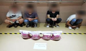 4名正在进行毒品交易的男子被云南移民警察逮个正着  当场缴毒23公斤
