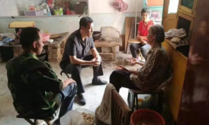 把矛盾化解在村居院落田间地头