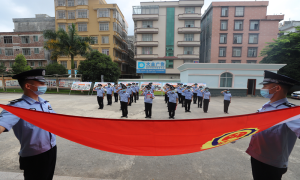 龙邦边检站开展向中国人民警察警旗宣誓主题系列活动