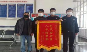 贴心民警助学关爱一个不落