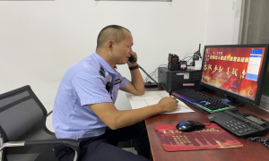 云南怒江移民管理警察“话”中秋