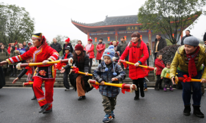 茶坪瑶族村“非遗+旅游” 助力乡村振兴走出旅游新路子