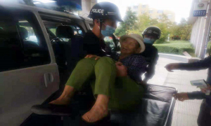 救助患病老人，暖心民警获点赞！